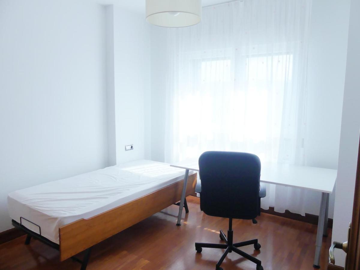 Apartamento Luminoso, Funcional Y Amplio En Zona Hospitalaria Pamplona Exterior foto